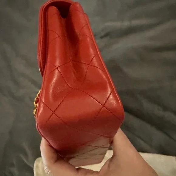 Chanel Red Quilted Leather Shoulder Bag - Picture 4 of 16